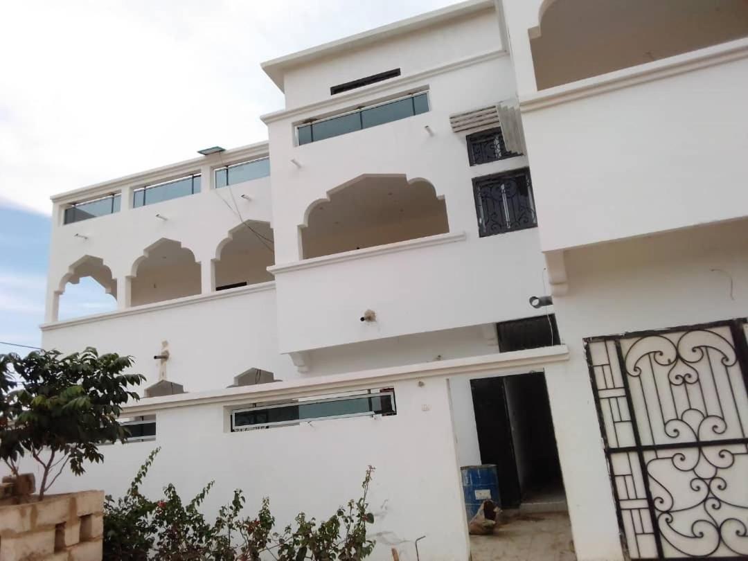 La Baraka, Extravagant Villa For 8 With Pool In Saly Gandigal Exteriör bild